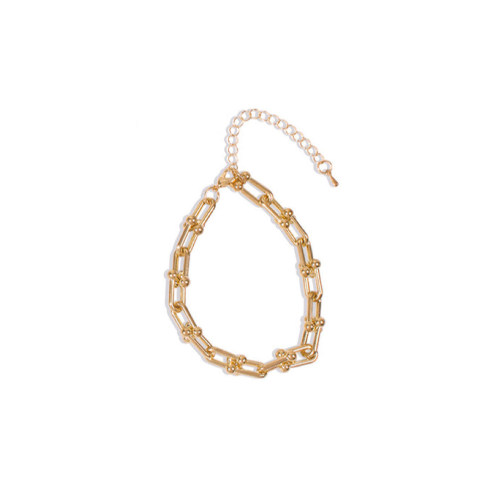 BESKRIVNING Katla's kompis Fanny är den snällare av dom länkformade för en lättare men ändå djärv look MÅTT L 19 cm + 6 cm MATERIAL Guld på Mässing  För maximal hållbarhet, se vår guide  BLING OF BENELUX® - SIMPLY HER STYLE