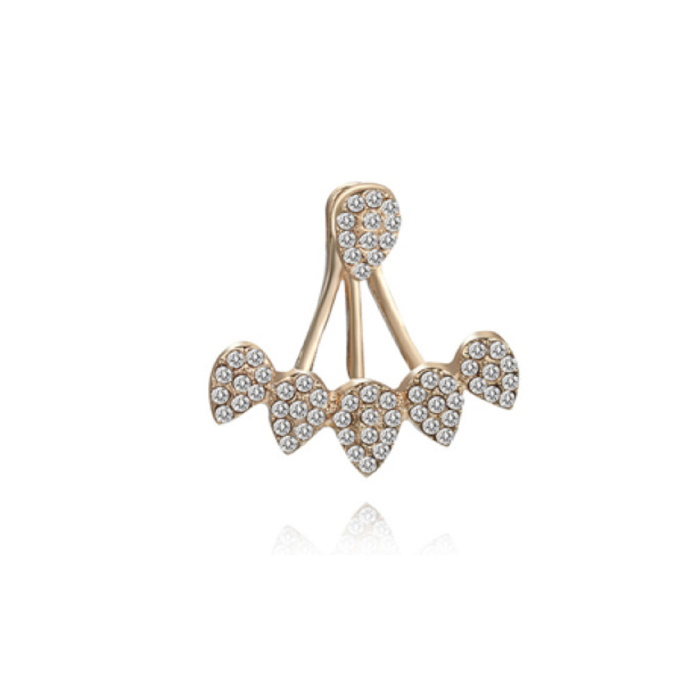 BESKRIVNING Ett kronblad av regndroppar med kristaller  MÅTT  24 mm x 24 mm  MATERIAL Guld på zink & Cubic Zircon stenar  För maximal hållbarhet, se vår guide BLING OF BENELUX® - SIMPLY HER STYLE