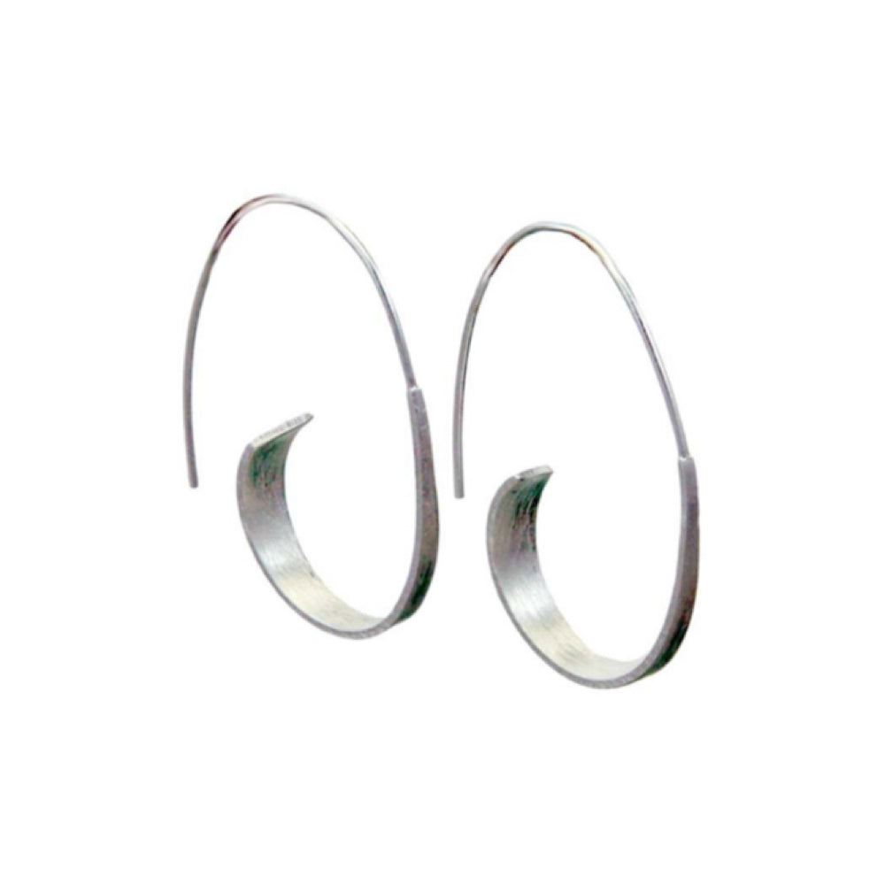 BESKRIVNING Tidlösa örhängen för alla stilar  MÅTT  37 mm ø  MATERIAL 18k Guld på Zink (Nickelfri)    För maximal hållbarhet, se vår guide BLING OF BENELUX® - SIMPLY HER STYLE