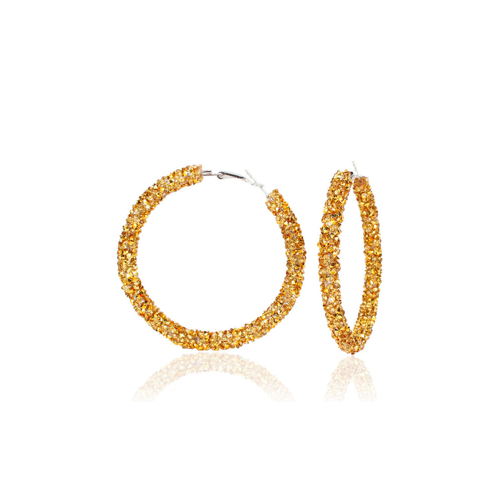 BESKRIVNING När och vart är partyt? Kalla in alla Bachelorettes med Öronringar för extravagans och fest. MÅTT  6,5 cm ø  MATERIAL Silver på zink med glitter av strass (nickelfri)     För maximal hållbarhet, se vår guide BLING OF BENELUX® - SIMPLY HER STYLE